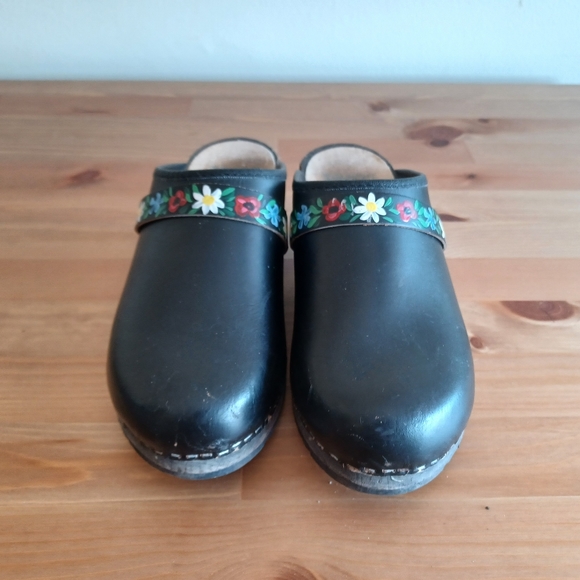 Tessa Clogs, Leather With Floral Embroidery, Made in Sweden, Size 41 - Picture 3 of 10